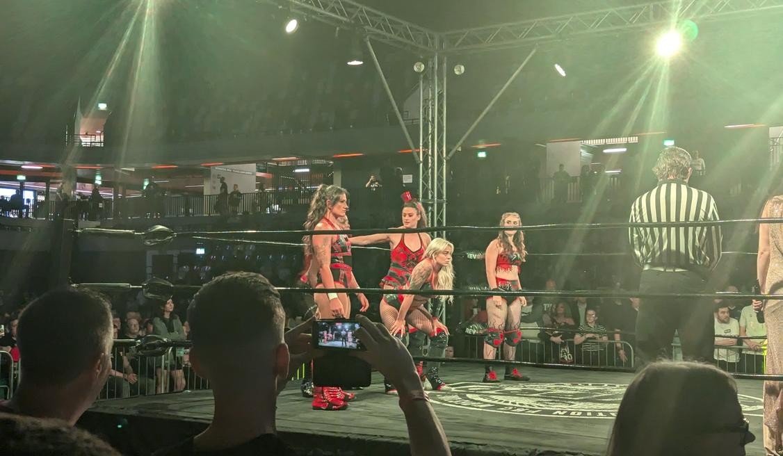 The Cut Throat Collective (Alex Windsor, Lizzy Evo, Mercedez Blaze, Nina Samuels & Safire Reed) awaiting their opponents