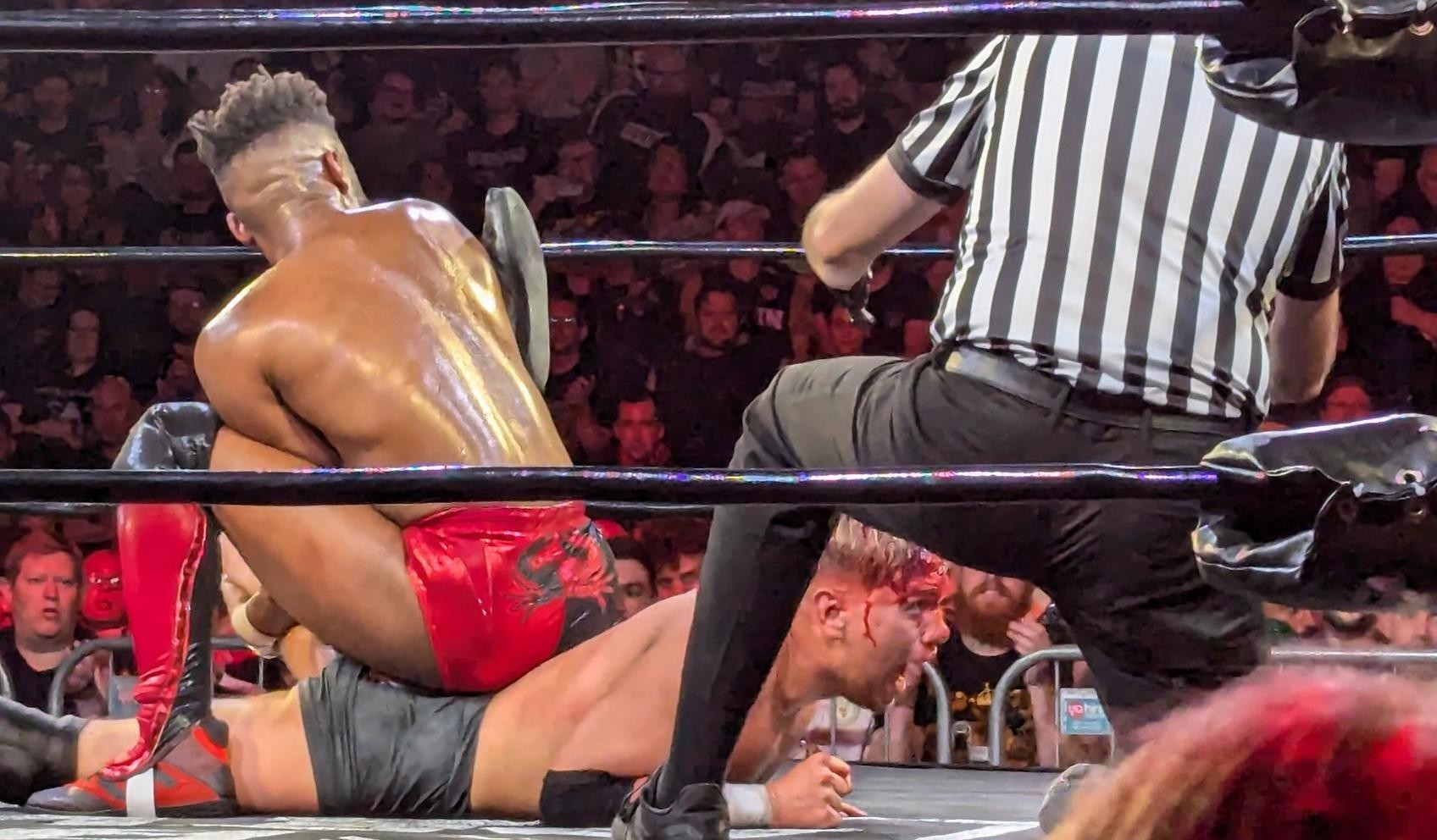 Michael Oku applying the half-crab on a bloodied Luke Jacobs